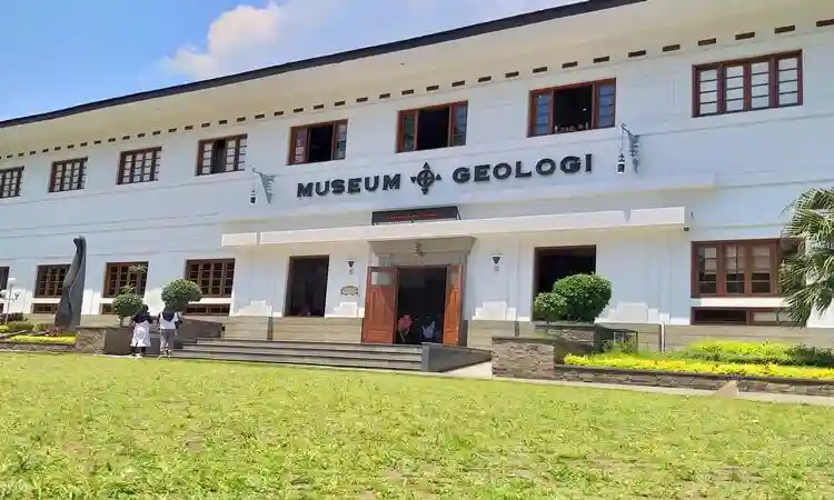 Harga Tiket Masuk Museum Gelologi Bandung