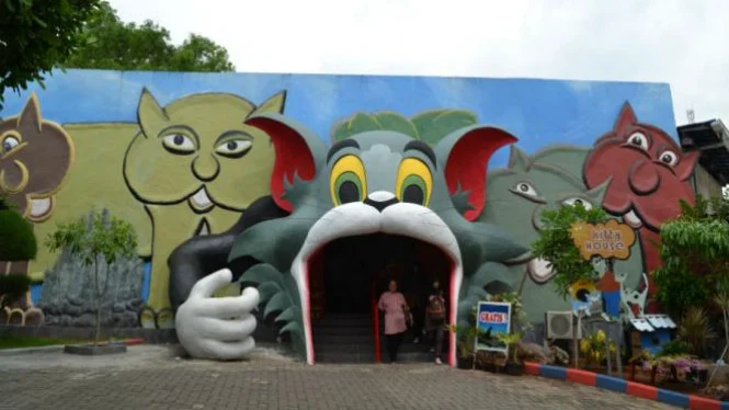 Istana Rumah Kucing Wisata Bahari Lamongan