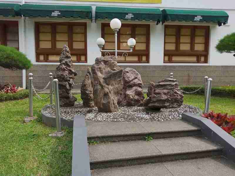 Taman Batu Museum Geologi Bandung