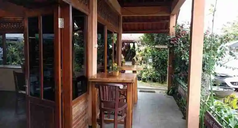 Cafe Taman Bunga Begonia