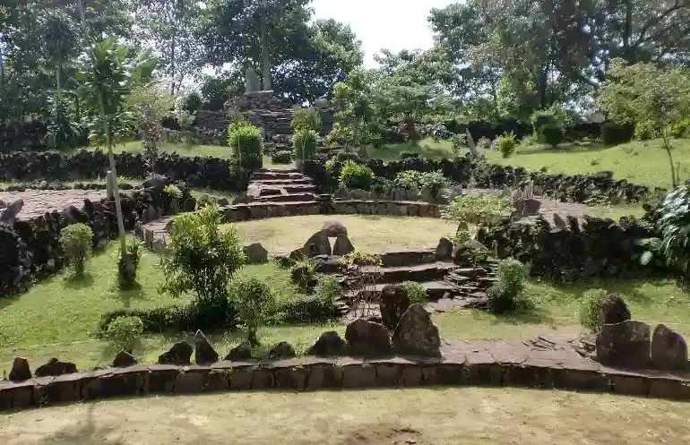 Situs Megalitik Cipari