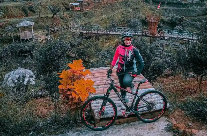 Berkeliling Dengan Sepeda Gunung