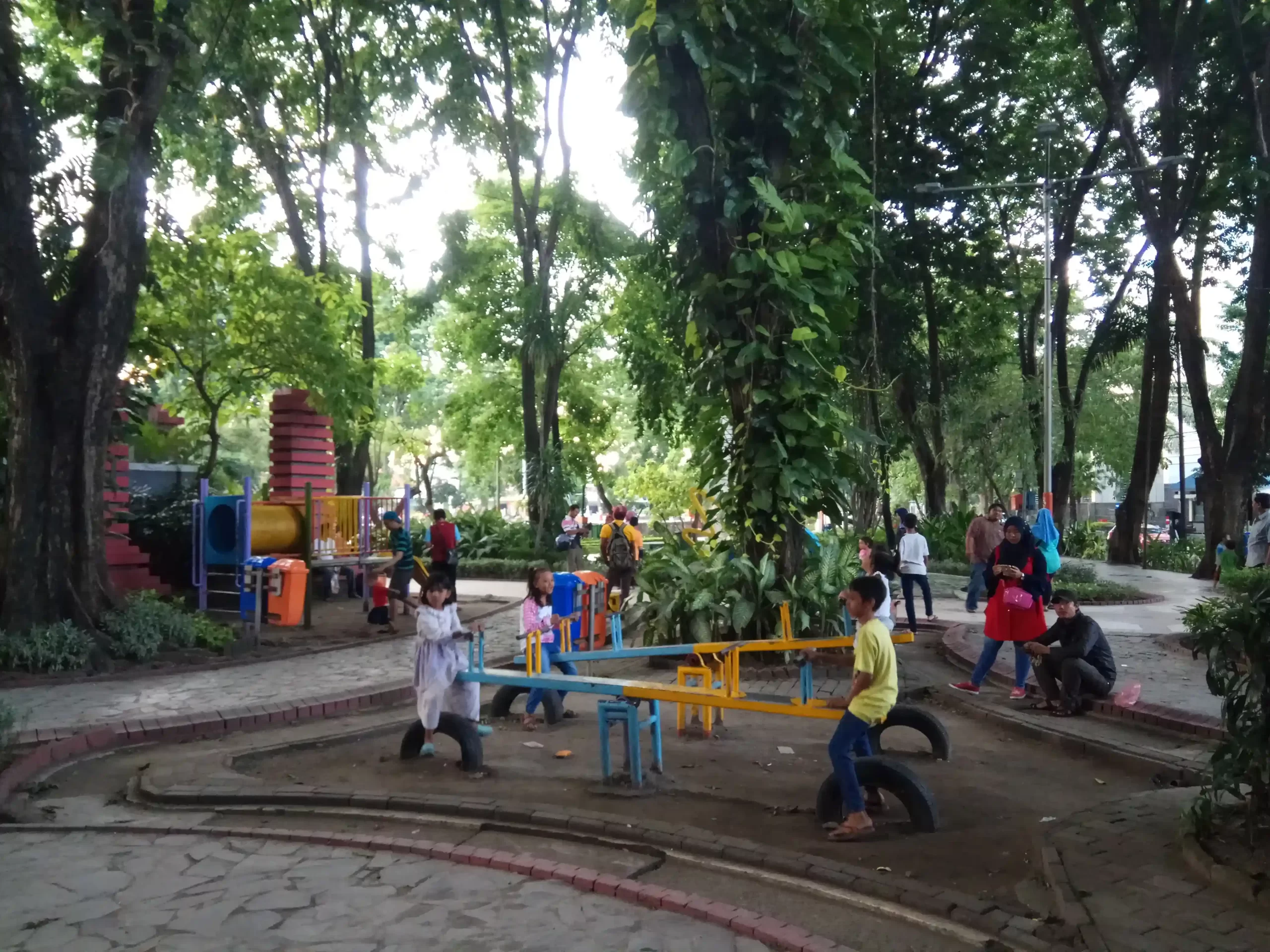 Fasilitas Taman Bungkul Surabaya