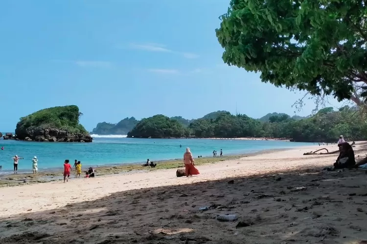 Tips Berwisata ke Pantai Kondang Merak