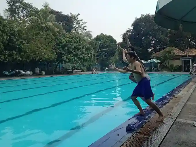 Peregangan dan Latihan di Air