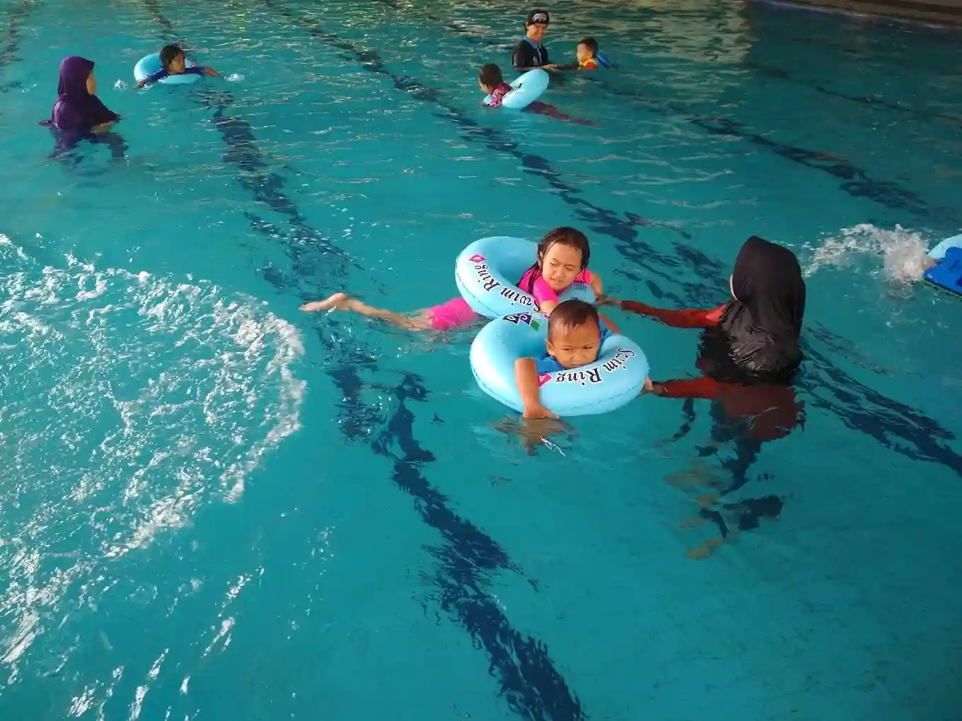 Pelatihan Berenang dan Hidroterapi