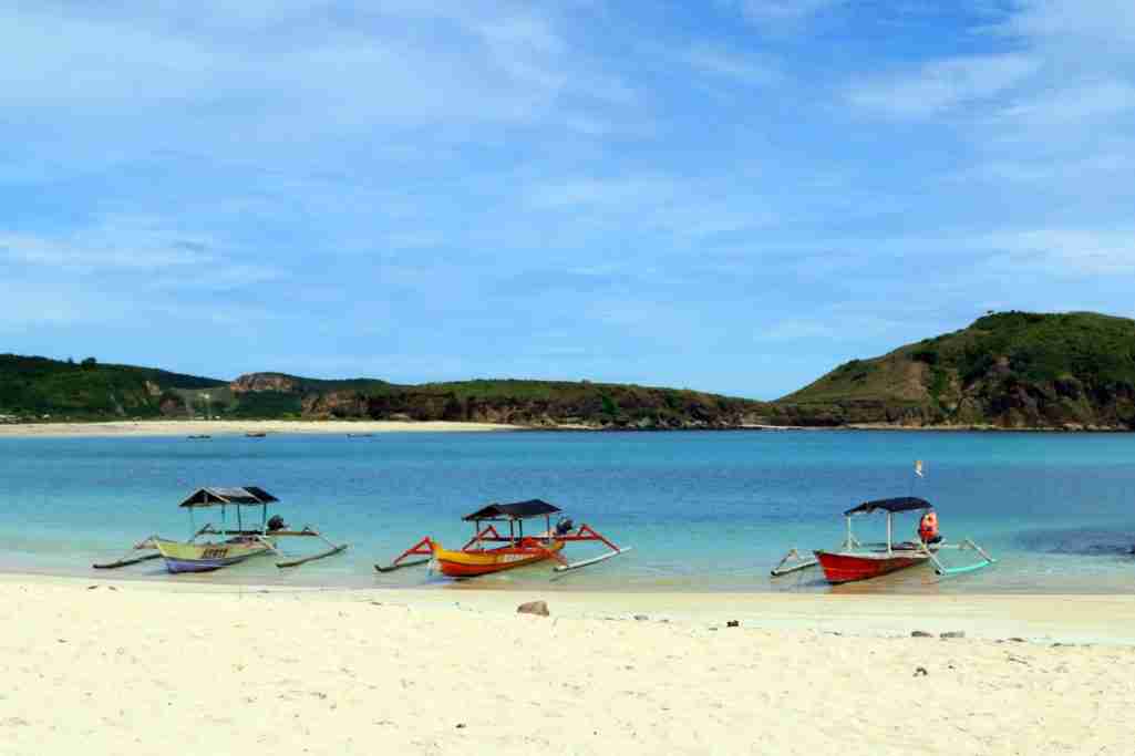 Daya Tarik Pantai Tanjung Aan Lombok