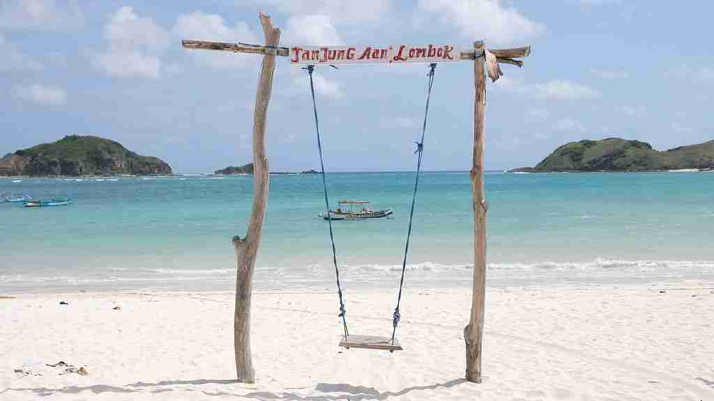 Fasilitas Pantai Tanjung Aan Lombok