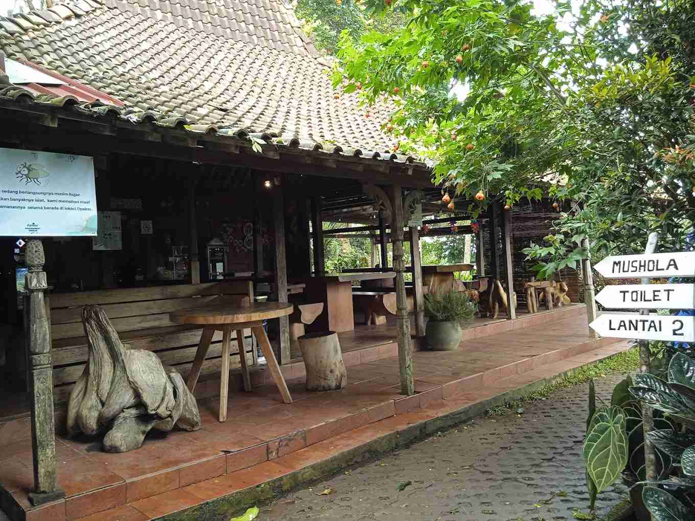 Fasilitas Cafe D’Pakar Dago Bandung